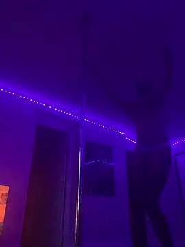 YonniDiamond online show from March 9, 2025, 1:48 pm