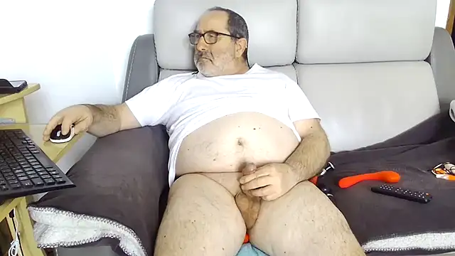 gillou1234 online show from March 20, 2025, 1:37 pm