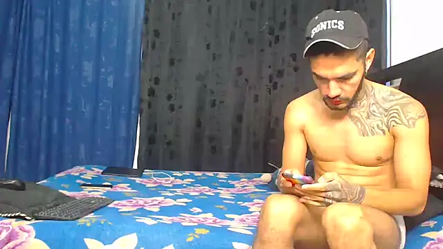 Snapshot of Hot_Sharks_ chatting on November 9, 2025, 10:52 am Hot Sharks online show from November 9, 2025, 10:52 am