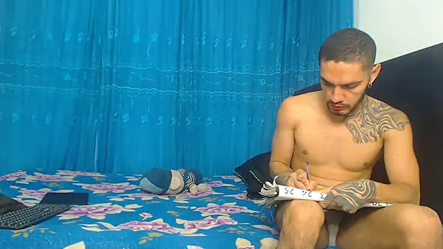 Snapshot of Hot_Sharks_ chatting on October 30, 2025, 9:07 am Hot Sharks online show from October 30, 2025, 9:07 am