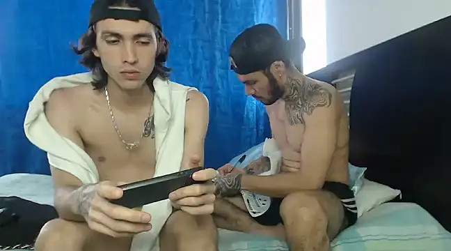 Snapshot of Hot_Sharks_ chatting on March 7, 2025, 12:34 pm Hot Sharks online show from March 7, 2025, 12:34 pm