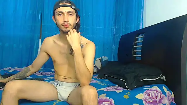 Snapshot of Hot_Sharks_ chatting on October 28, 2025, 10:47 am Hot Sharks online show from October 28, 2025, 10:47 am