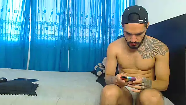 Snapshot of Hot_Sharks_ chatting on September 18, 2025, 11:46 am Hot Sharks online show from September 18, 2025, 11:46 am