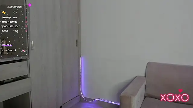 Snapshot of Lilacutte_ chatting on October 24, 2025, 12:31 am Lilacutte online show from October 24, 2025, 12:31 am