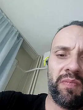 Snapshot of CashhoOUT chatting on April 4, 2026, 9:10 pm CashhoOUT online show from April 4, 2026, 9:10 pm