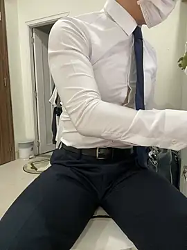 harrylouis1357 online show from December 22, 2024, 10:17 am