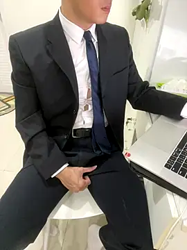 harrylouis1357 online show from September 9, 2025, 10:57 am