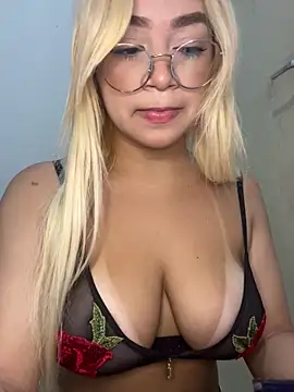 Snapshot of Ninfetinha__ chatting on March 1, 2026, 1:38 am Ninfetinha online show from March 1, 2026, 1:38 am