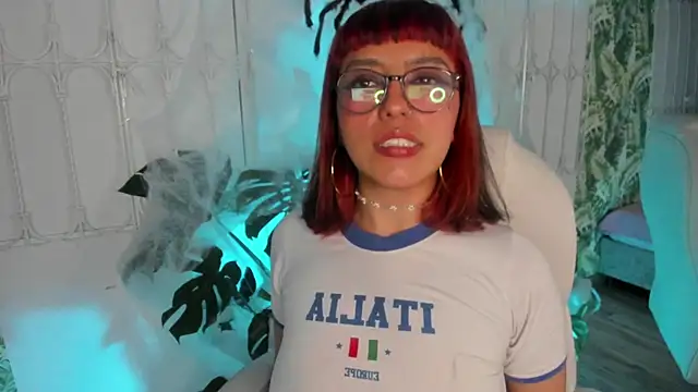 cute hollywood online show from October 20, 2025, 8:53 pm