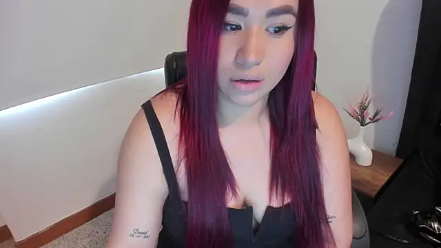 Snapshot of EmaGw chatting on February 17, 2025, 9:54 pm EmaGw online show from February 17, 2025, 9:54 pm