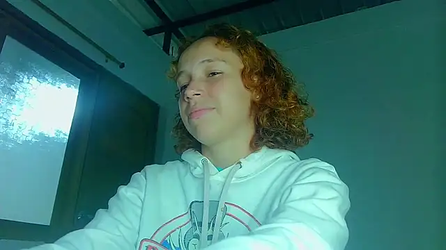 Snapshot of stephanie_bennett04 chatting on December 15, 2025, 4:18 am stephanie bennett04 online show from December 15, 2025, 4:18 am