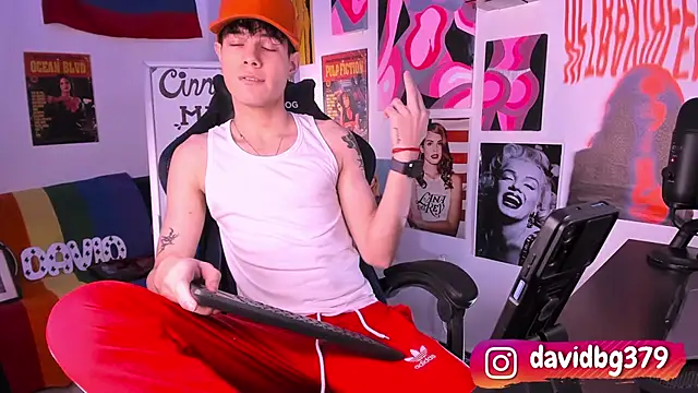 Snapshot of cinnamon_boyxxx chatting on February 18, 2025, 12:37 am cinnamon boyxxx online show from February 18, 2025, 12:37 am