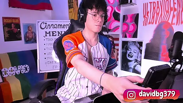 Snapshot of cinnamon_boyxxx chatting on March 14, 2025, 1:59 am cinnamon boyxxx online show from March 14, 2025, 1:59 am