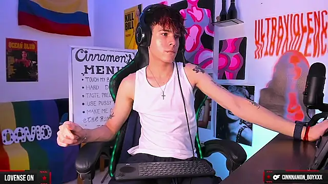 Snapshot of cinnamon_boyxxx chatting on December 17, 2024, 4:56 am cinnamon boyxxx online show from December 17, 2024, 4:56 am