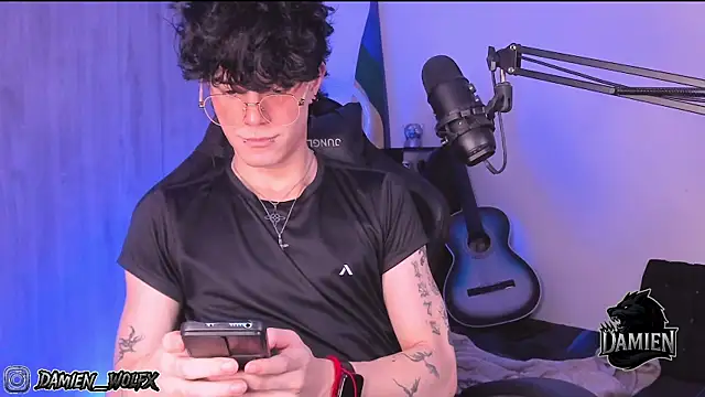 Snapshot of cinnamon_boyxxx chatting on September 29, 2025, 1:23 am cinnamon boyxxx online show from September 29, 2025, 1:23 am