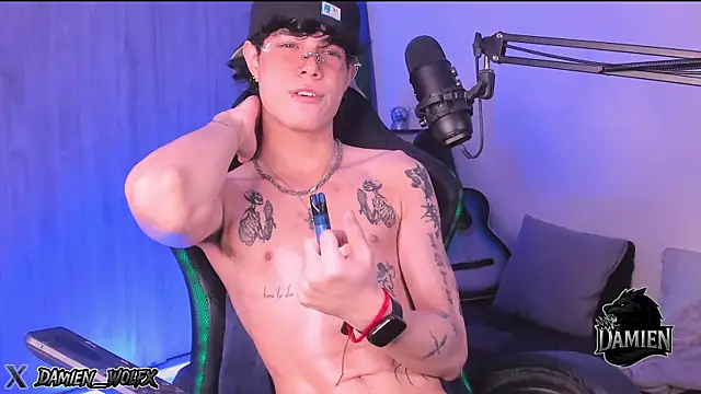 Snapshot of cinnamon_boyxxx chatting on September 21, 2025, 2:39 am cinnamon boyxxx online show from September 21, 2025, 2:39 am