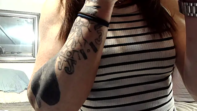 Snapshot of Genevieve143 chatting on March 9, 2026, 3:54 am Genevieve143 online show from March 9, 2026, 3:54 am