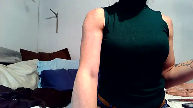 Genevieve143 online show from November 27, 2025, 5:30 am