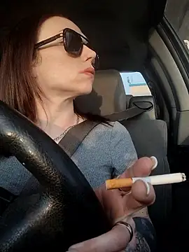 Genevieve143 online show from January 7, 2026, 10:37 pm