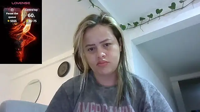 Snapshot of saramartinez1000 chatting on February 19, 2025, 2:44 pm saramartinez1000 online show from February 19, 2025, 2:44 pm