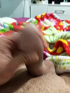 Snapshot of Din0071 chatting on December 5, 2024, 10:06 am Din0071 online show from December 5, 2024, 10:06 am