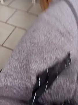 Snapshot of Din0071 chatting on December 8, 2024, 3:35 pm Din0071 online show from December 8, 2024, 3:35 pm