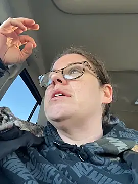 Snapshot of velvetta_ chatting on December 20, 2025, 2:42 pm velvetta online show from December 20, 2025, 2:42 pm