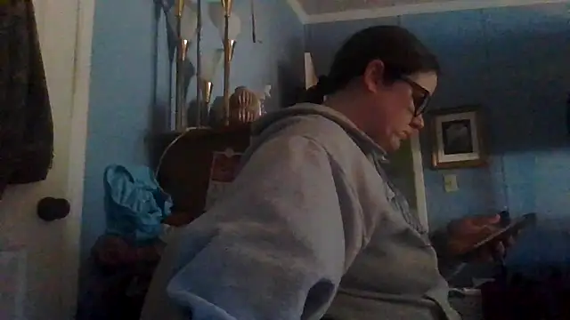 Snapshot of velvetta_ chatting on February 13, 2026, 5:57 pm velvetta online show from February 13, 2026, 5:57 pm