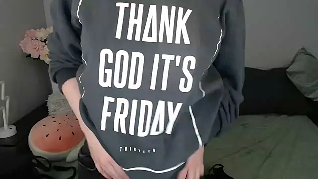 Mini Diva online show from October 22, 2025, 8:25 am