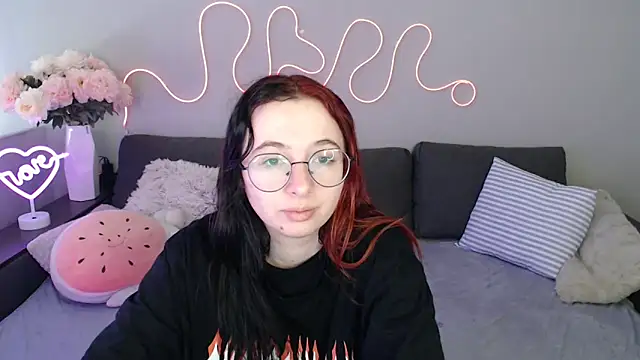 Mini Diva online show from November 12, 2025, 9:13 am