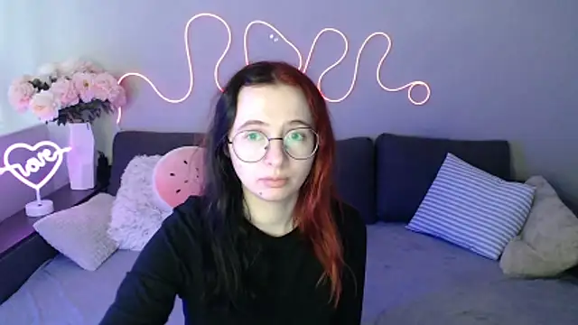 Mini Diva online show from November 10, 2025, 9:03 am