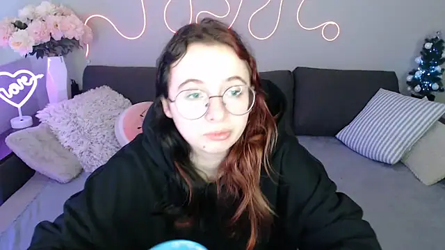 Mini Diva online show from December 22, 2025, 9:20 am