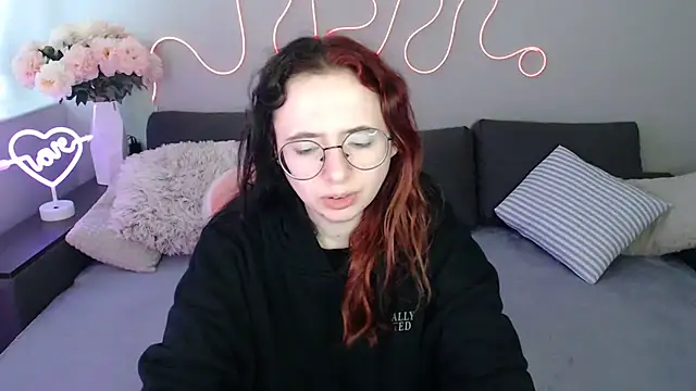 Mini Diva online show from November 26, 2025, 9:09 am