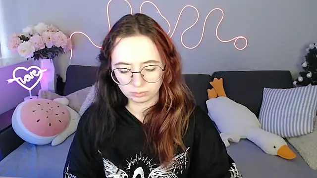 Snapshot of Mini_Diva chatting on February 17, 2026, 9:06 am Mini Diva online show from February 17, 2026, 9:06 am