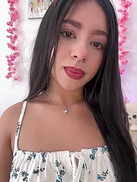 Snapshot of AliceJovovich chatting on December 21, 2024, 11:22 am AliceJovovich online show from December 21, 2024, 11:22 am