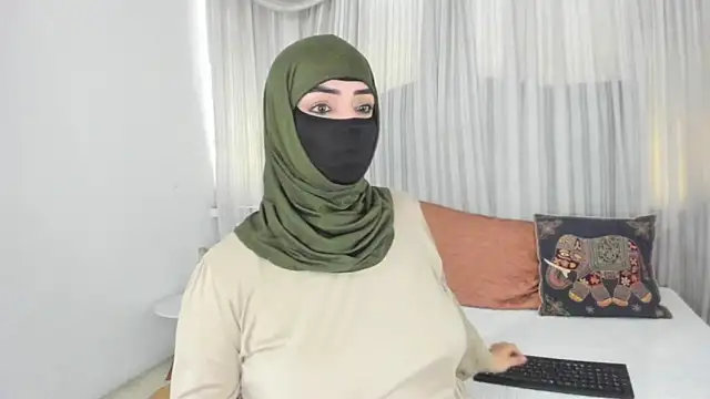 Uzra hayed online show from May 4, 2026, 1:36 pm