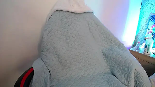 luly pink online show from December 2, 2025, 4:36 am