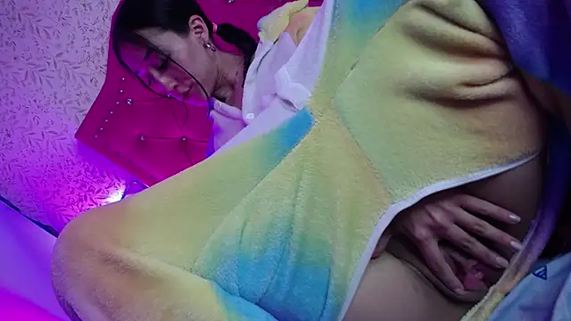 luly pink online show from February 25, 2026, 12:38 pm