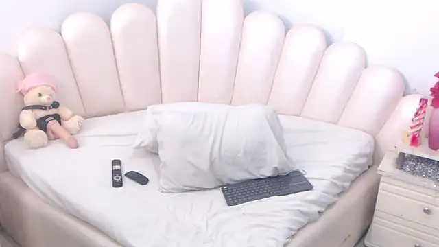 Snapshot of VioletXia_ chatting on February 20, 2026, 5:48 am VioletXia online show from February 20, 2026, 5:48 am