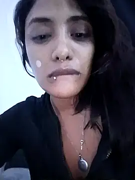 VictoireFeller online show from December 5, 2025, 6:01 am