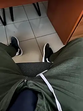 onbifeet online show from October 30, 2025, 2:04 pm