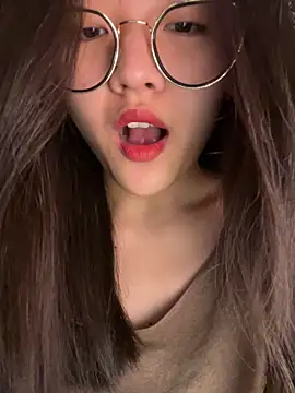 Krixxi22 online show from October 3, 2025, 2:51 pm