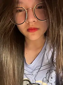 Krixxi22 online show from December 5, 2025, 3:54 pm