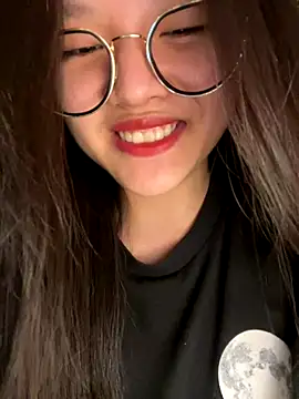 Krixxi22 online show from September 24, 2025, 4:02 pm