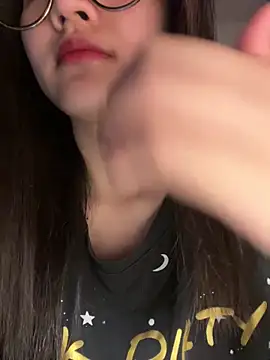 Krixxi22 online show from December 1, 2025, 2:51 pm