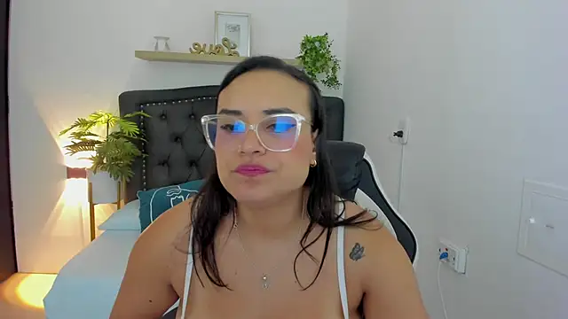 Snapshot of zoe_danae_ chatting on February 24, 2025, 12:16 pm zoe danae online show from February 24, 2025, 12:16 pm