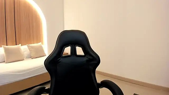 zoe danae  online show from March 7, 2026, 12:10 pm