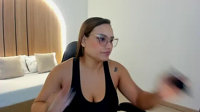 zoe danae  online show from April 13, 2026, 12:20 pm