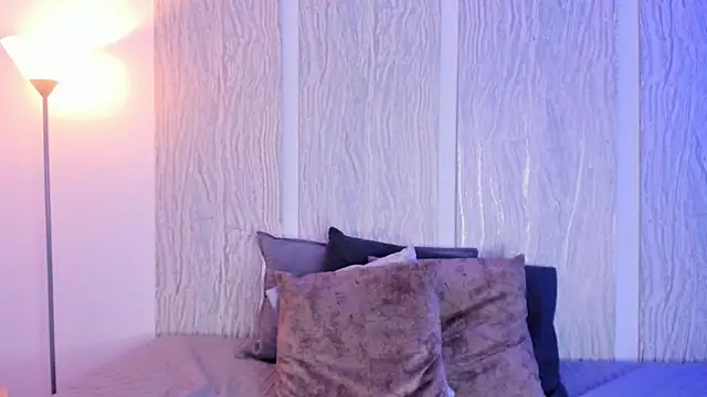 EmmaCollemann online show from February 22, 2025, 4:19 pm