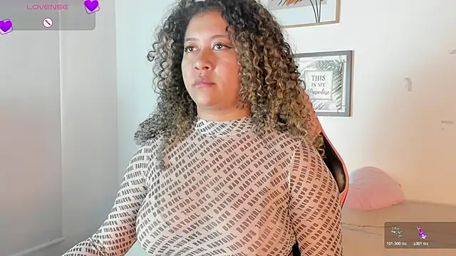 Kenia tompson01 online show from November 13, 2025, 8:46 pm